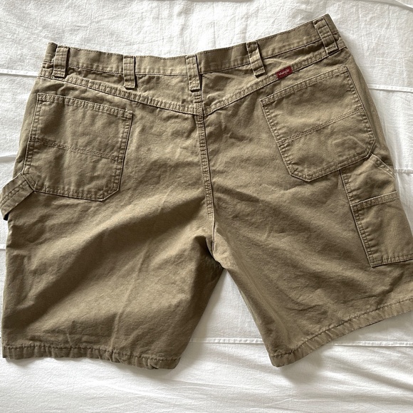 NWOT Wrangler Carpenter Shorts Mens 42 Tan - Picture 2 of 6